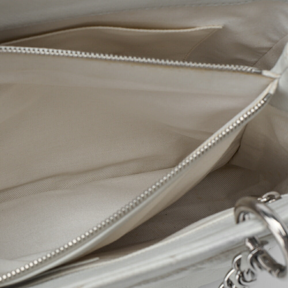 CHANEL Shoulder Bag Matelasse Caviar Skin White Silver-Tone Hardware Pre-Owned