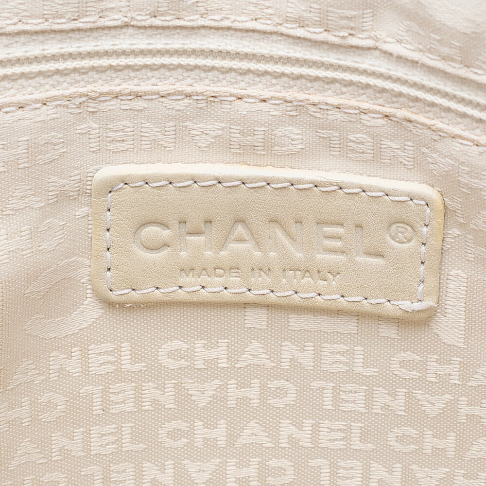 CHANEL Caviar Skin Choco Bar Handbag White Silver-Tone Hardware, Pre-Owned